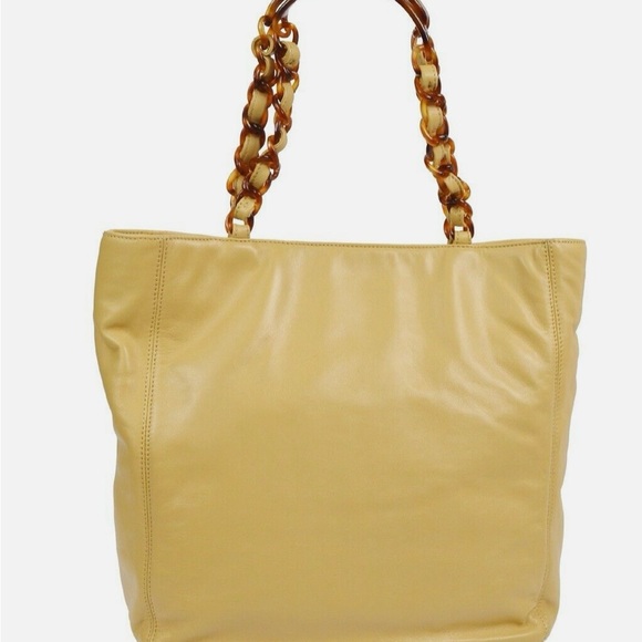 Lambskin CHANEL shoulder/tote with tortoise handles - Picture 2 of 8